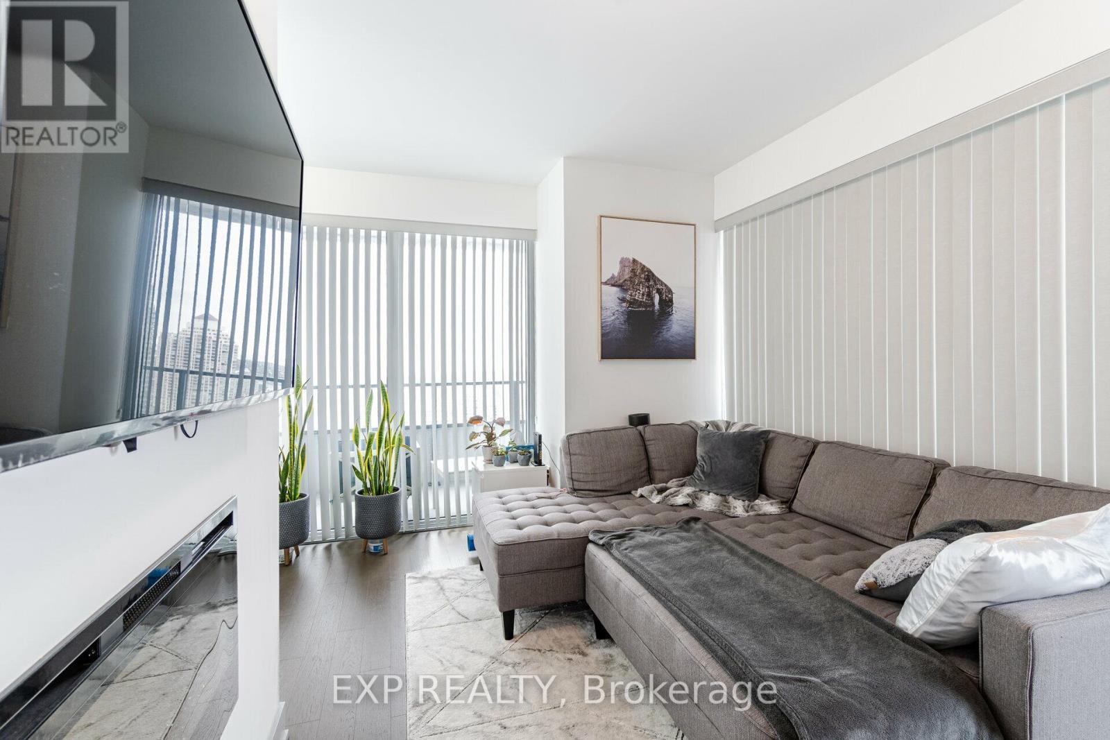 2221 - 30 Shore Breeze Drive, Toronto, ON - Indoor Photo Showing Living Room