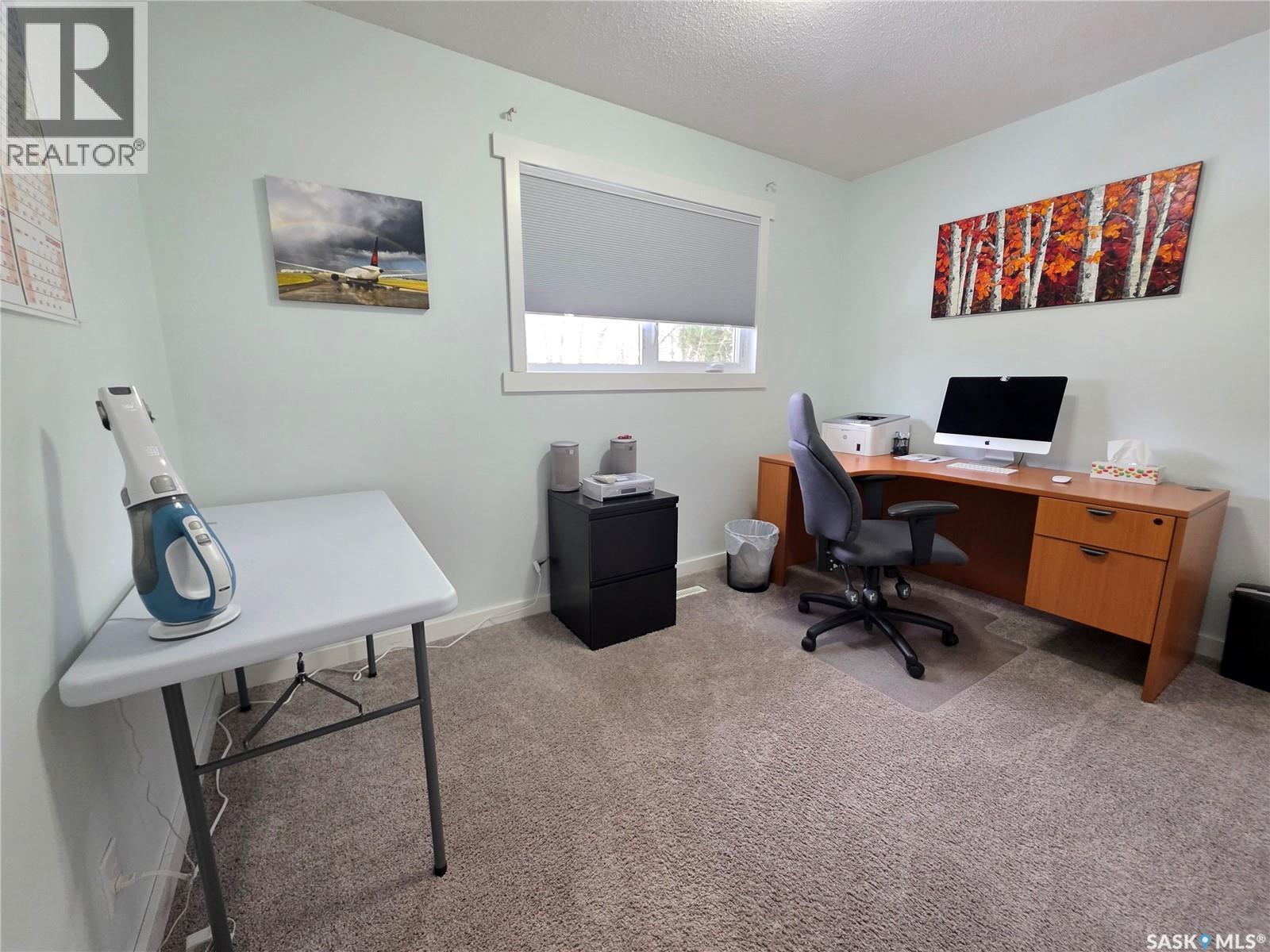 211 Allen Drive, Swift Current, SK - Indoor Photo Showing Office