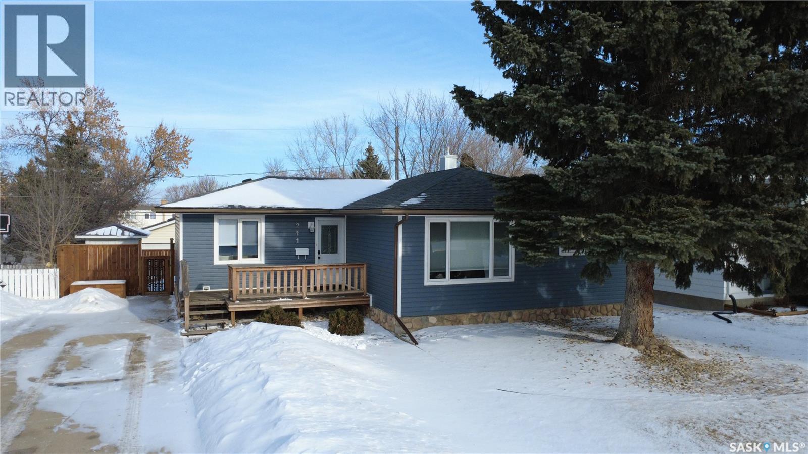 211 Allen Drive, Swift Current, SK - Outdoor With Deck Patio Veranda