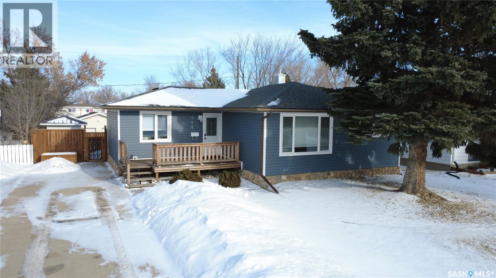 211 Allen Drive, Swift Current, SK - Outdoor With Deck Patio Veranda