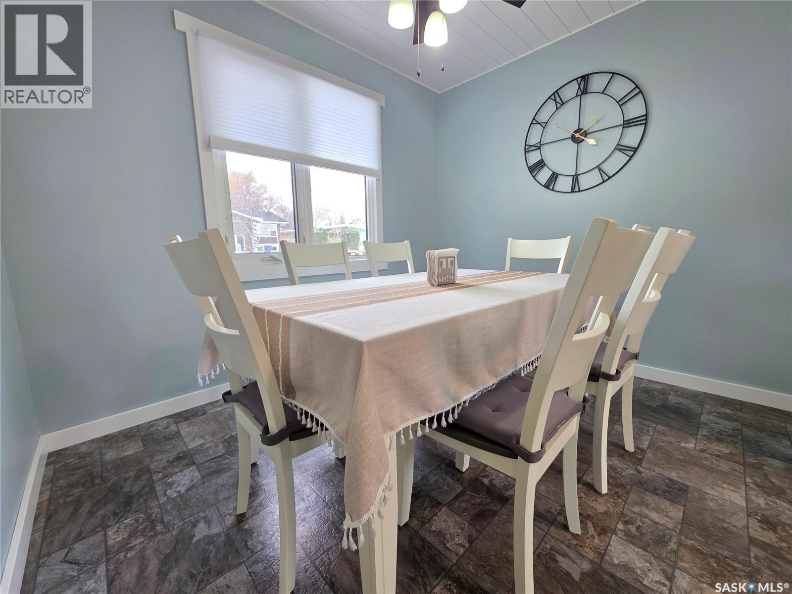 211 Allen Drive, Swift Current, SK - Indoor Photo Showing Dining Room