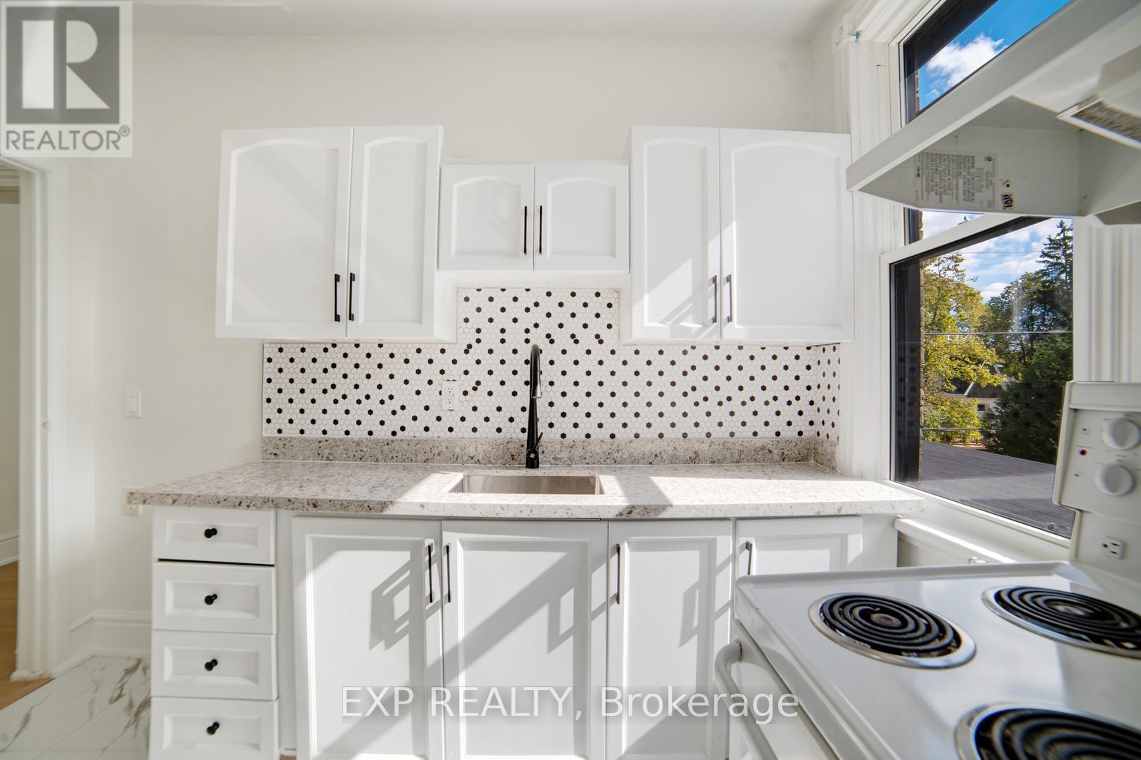 28 Springbank Drive, London South (South E), ON - Indoor Photo Showing Kitchen