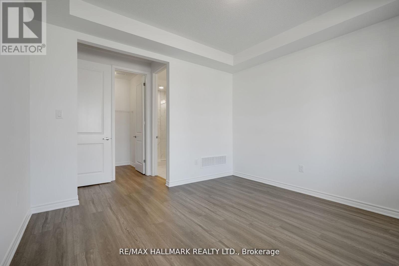 700 Sargeant Place, Innisfil, ON - Indoor Photo Showing Other Room