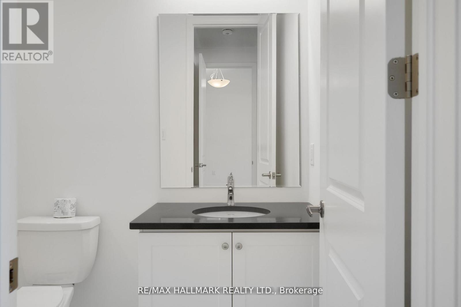 700 Sargeant Place, Innisfil, ON - Indoor Photo Showing Bathroom