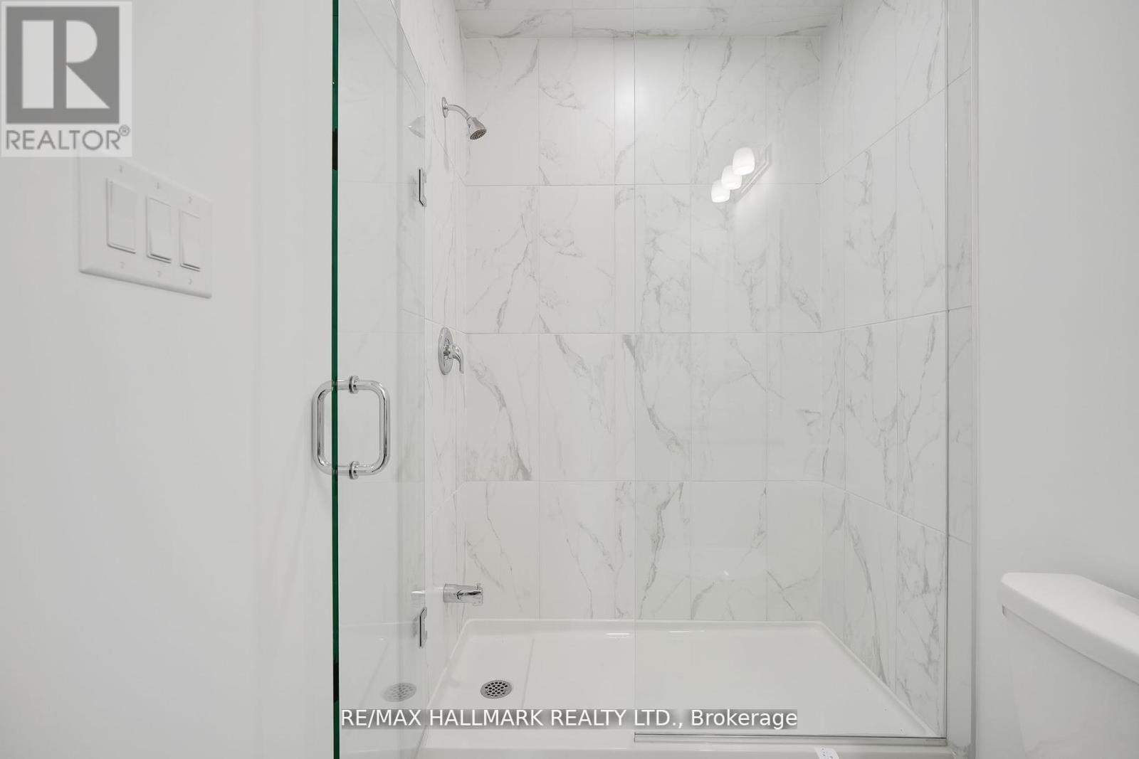 700 Sargeant Place, Innisfil, ON - Indoor Photo Showing Bathroom