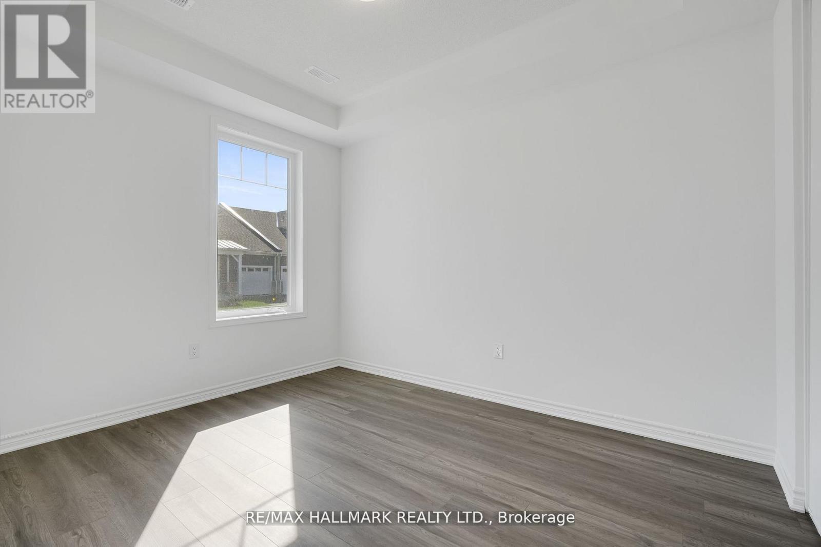 700 Sargeant Place, Innisfil, ON - Indoor Photo Showing Other Room