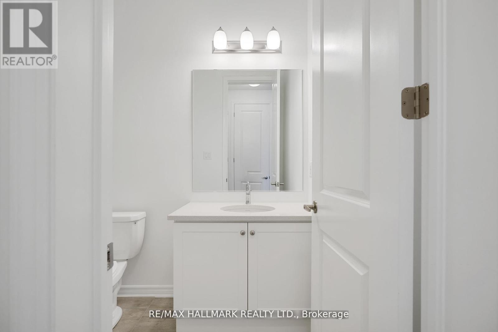 700 Sargeant Place, Innisfil, ON - Indoor Photo Showing Bathroom