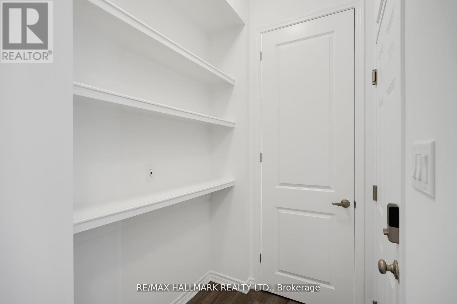 700 Sargeant Place, Innisfil, ON - Indoor