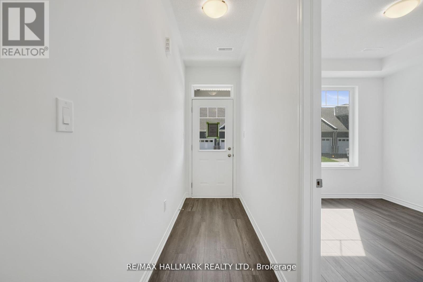 700 Sargeant Place, Innisfil, ON - Indoor Photo Showing Other Room