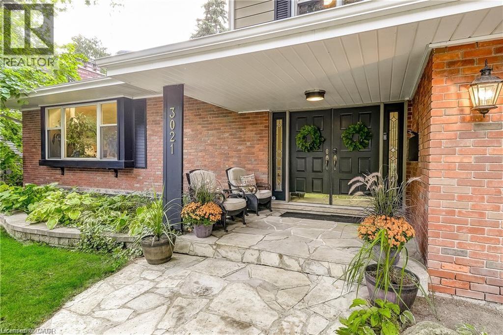 3021 Lakeshore Road, Burlington, ON - Outdoor With Exterior