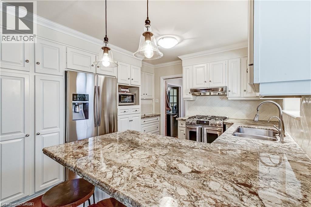 3021 Lakeshore Road, Burlington, ON - Indoor Photo Showing Kitchen With Stainless Steel Kitchen With Double Sink With Upgraded Kitchen
