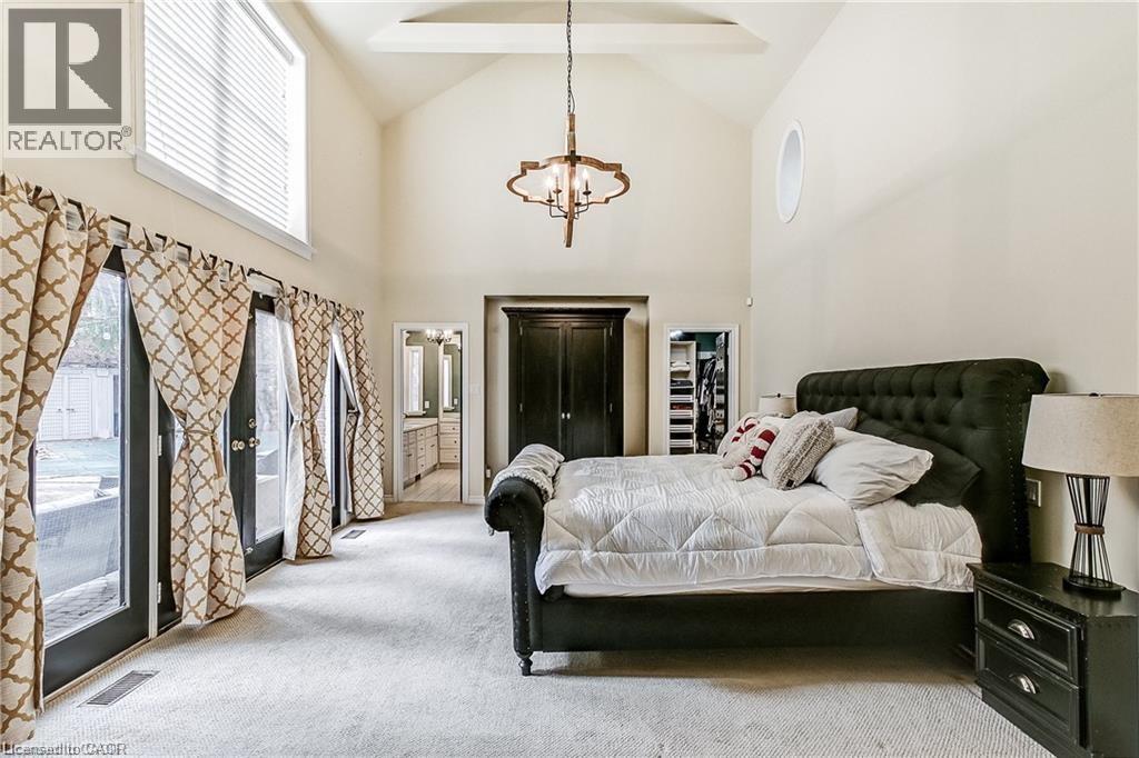 3021 Lakeshore Road, Burlington, ON - Indoor Photo Showing Bedroom