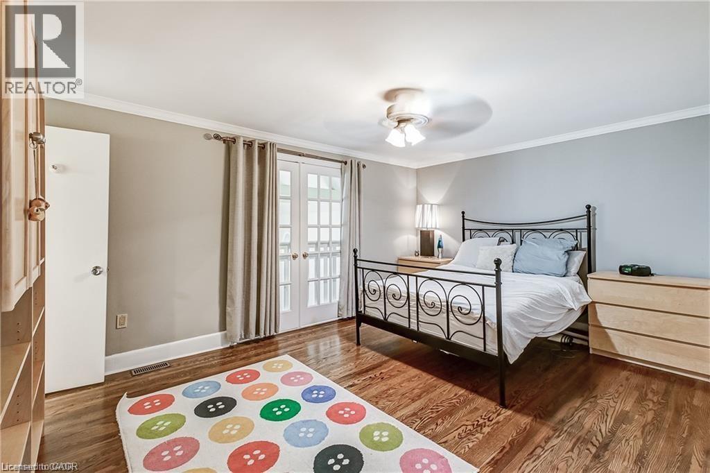 3021 Lakeshore Road, Burlington, ON - Indoor Photo Showing Bedroom