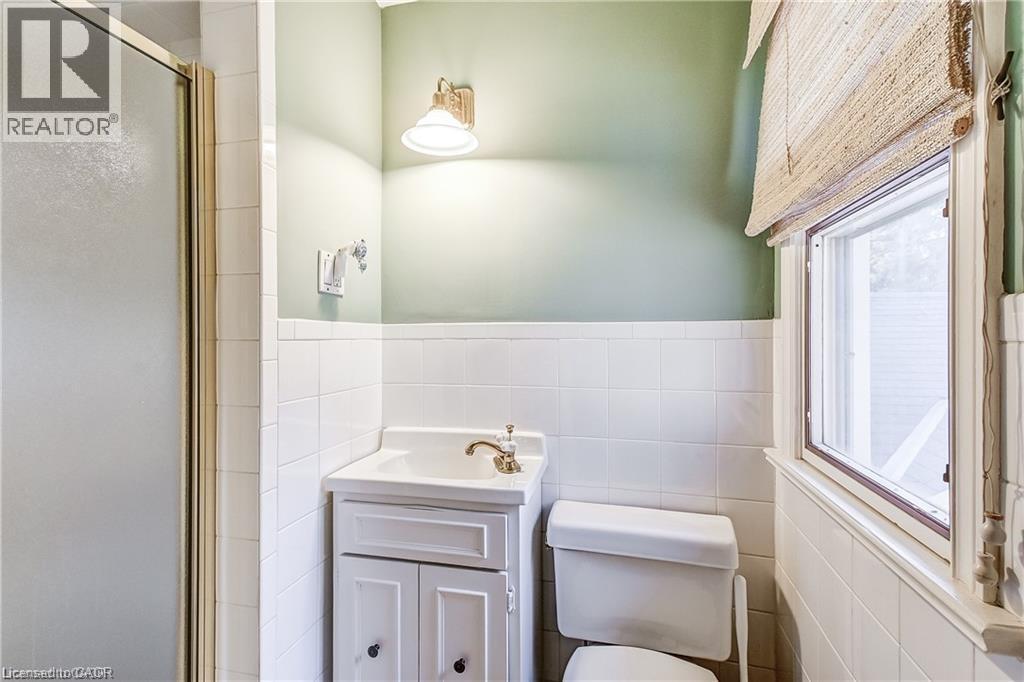 3021 Lakeshore Road, Burlington, ON - Indoor Photo Showing Bathroom