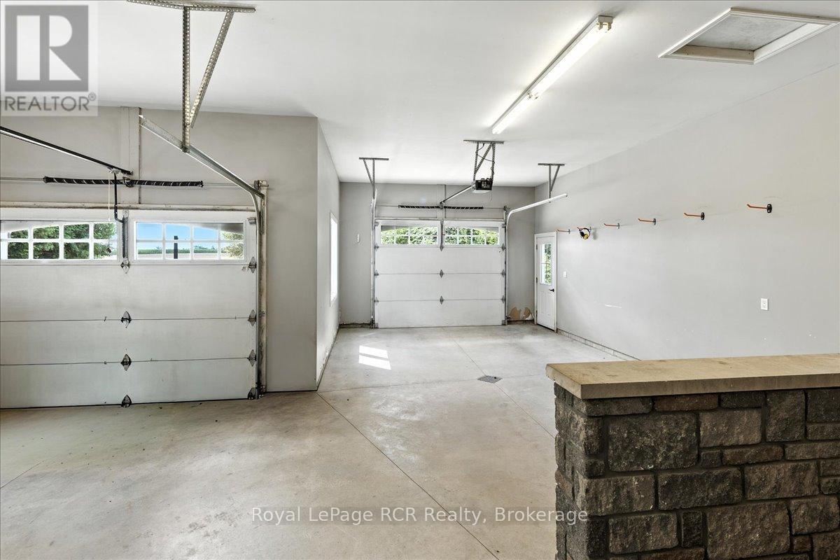 7572 Sideroad 3 E, Wellington North, ON - Indoor Photo Showing Garage