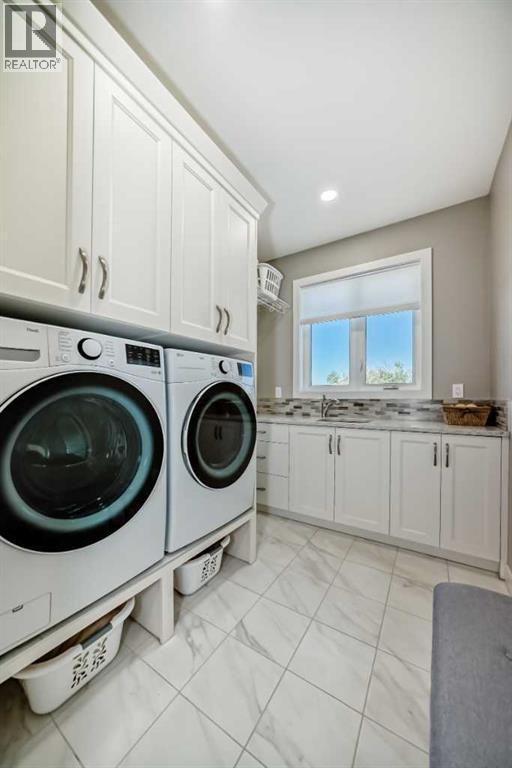 3 - 255049 Township Rd 432, Rural Ponoka County, AB - Indoor Photo Showing Laundry Room