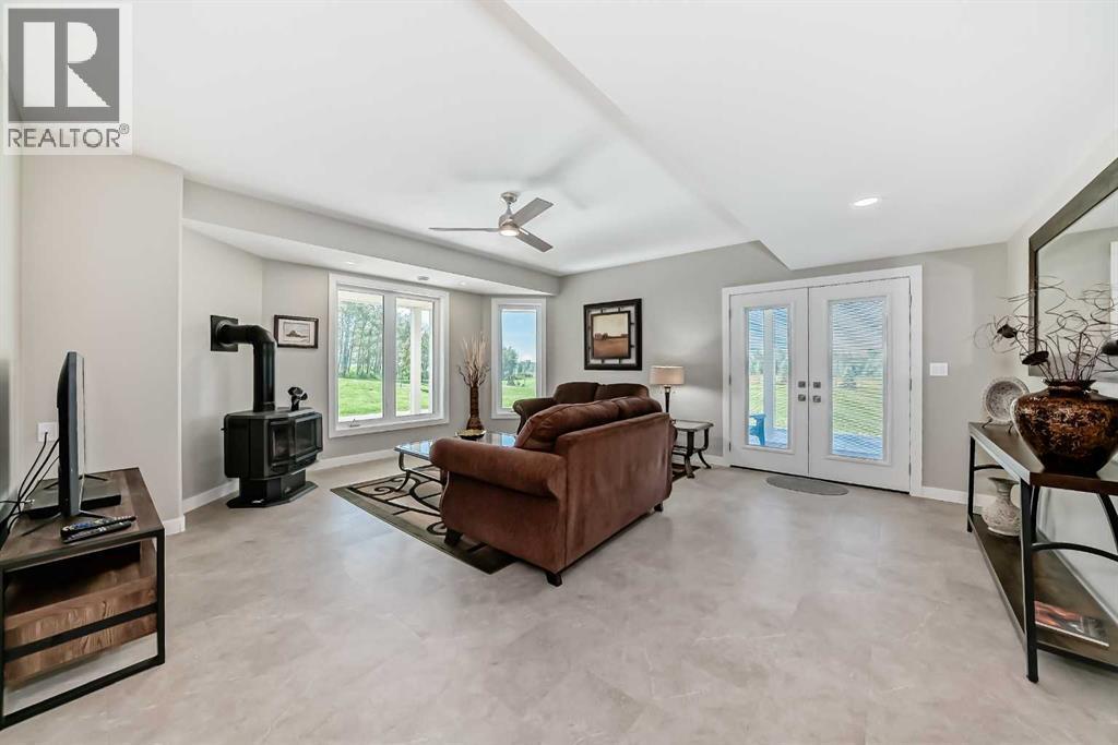 3 - 255049 Township Rd 432, Rural Ponoka County, AB - Indoor Photo Showing Living Room