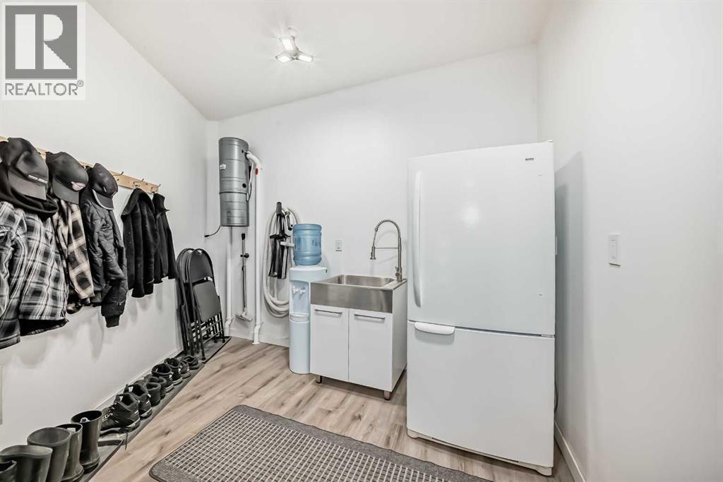 3 - 255049 Township Rd 432, Rural Ponoka County, AB - Indoor