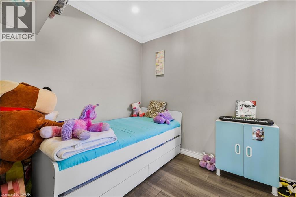 410 Cope Street, Hamilton, ON - Indoor Photo Showing Bedroom