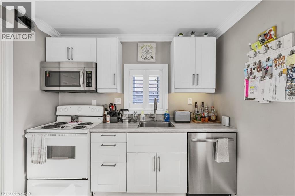 410 Cope Street, Hamilton, ON - Indoor Photo Showing Kitchen