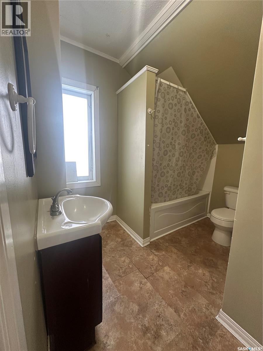 59 Haultain Avenue, Yorkton, SK - Indoor Photo Showing Bathroom