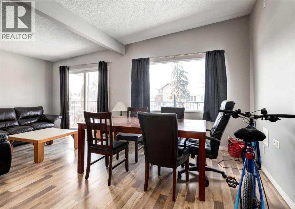 7634 & 7636 22A Street Se, Calgary, AB - Indoor Photo Showing Dining Room