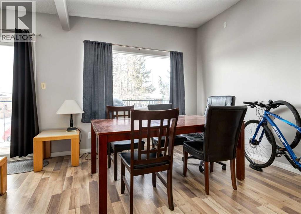 7634 & 7636 22A Street Se, Calgary, AB - Indoor Photo Showing Dining Room