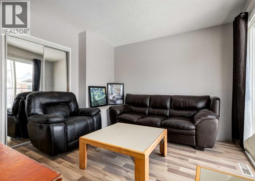 7634 & 7636 22A Street Se, Calgary, AB - Indoor Photo Showing Living Room