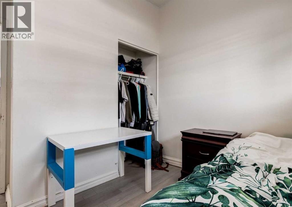 7634 & 7636 22A Street Se, Calgary, AB - Indoor Photo Showing Bedroom