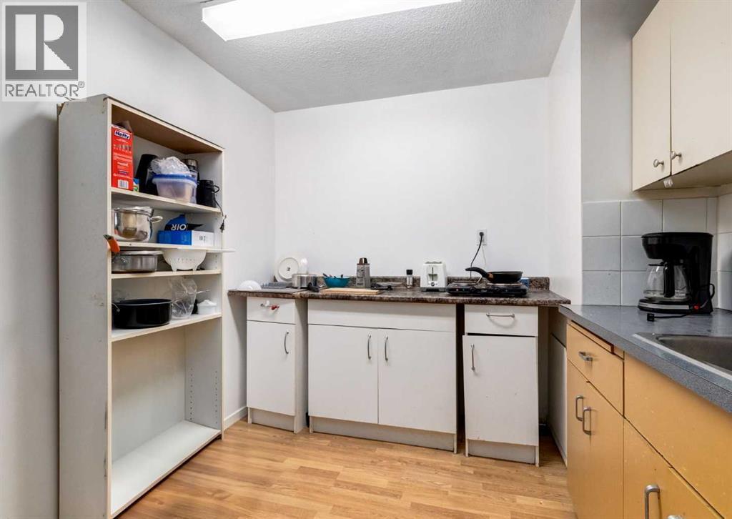 7634 & 7636 22A Street Se, Calgary, AB - Indoor Photo Showing Kitchen