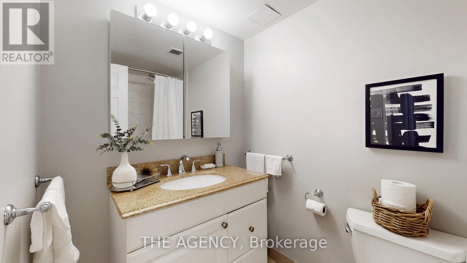 119 - 60 Southport Street N, Toronto, ON - Indoor Photo Showing Bathroom