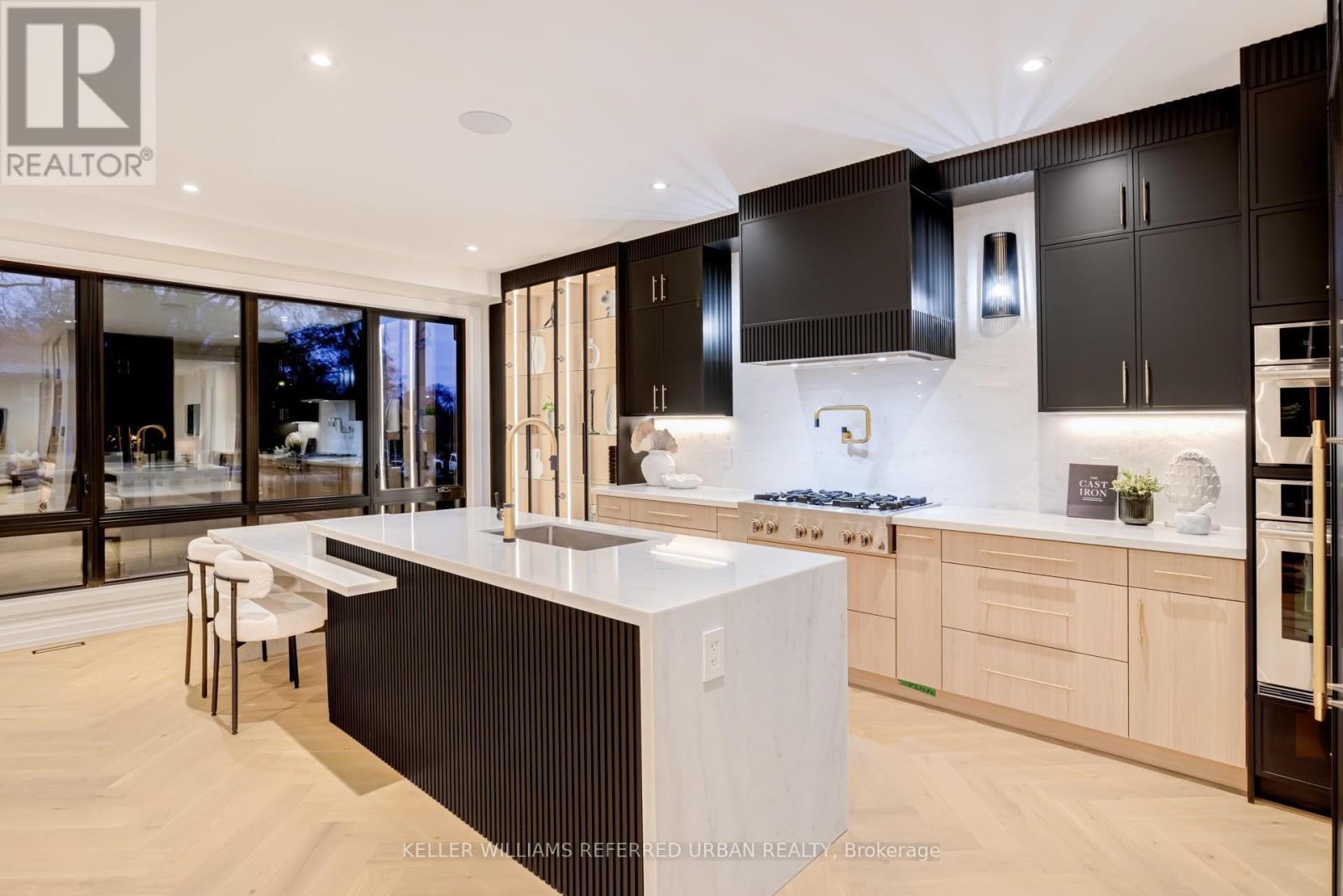 33 Twelfth Street, Toronto, ON - Indoor Photo Showing Kitchen With Upgraded Kitchen