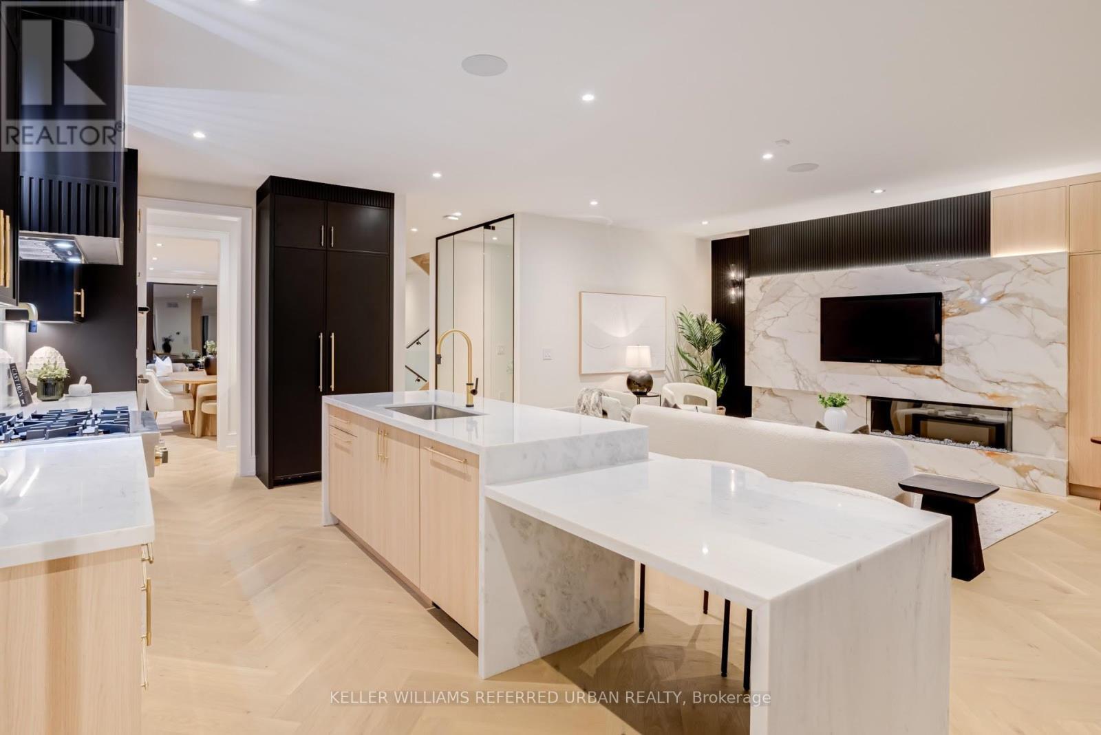 33 Twelfth Street, Toronto, ON - Indoor Photo Showing Kitchen