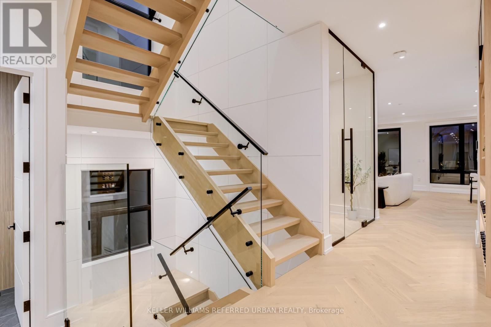 33 Twelfth Street, Toronto, ON - Indoor Photo Showing Other Room