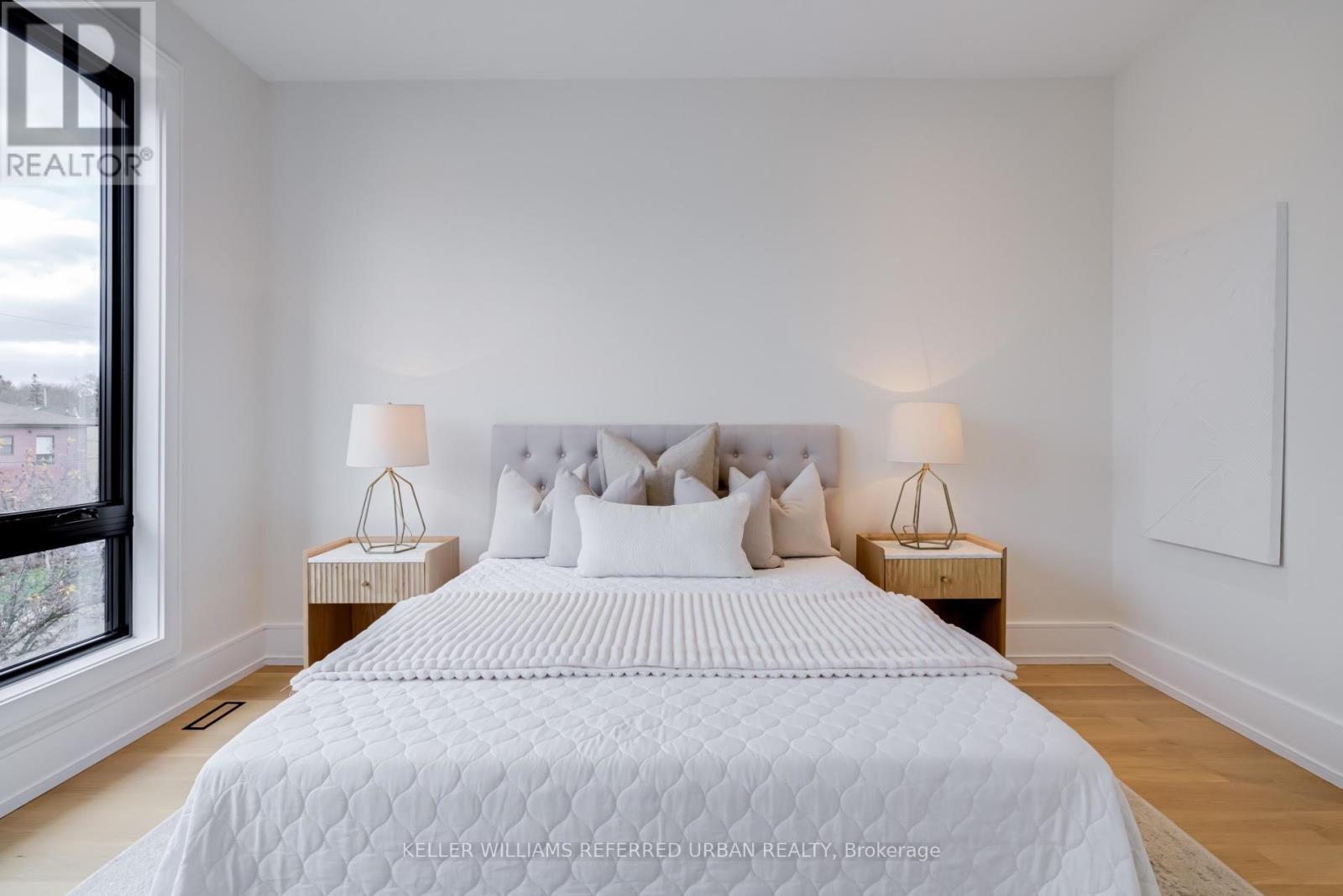 33 Twelfth Street, Toronto, ON - Indoor Photo Showing Bedroom