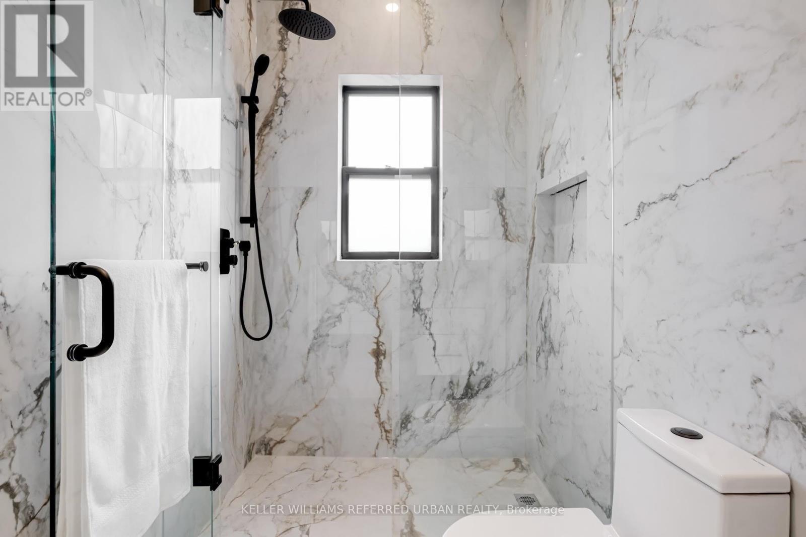 33 Twelfth Street, Toronto, ON - Indoor Photo Showing Bathroom