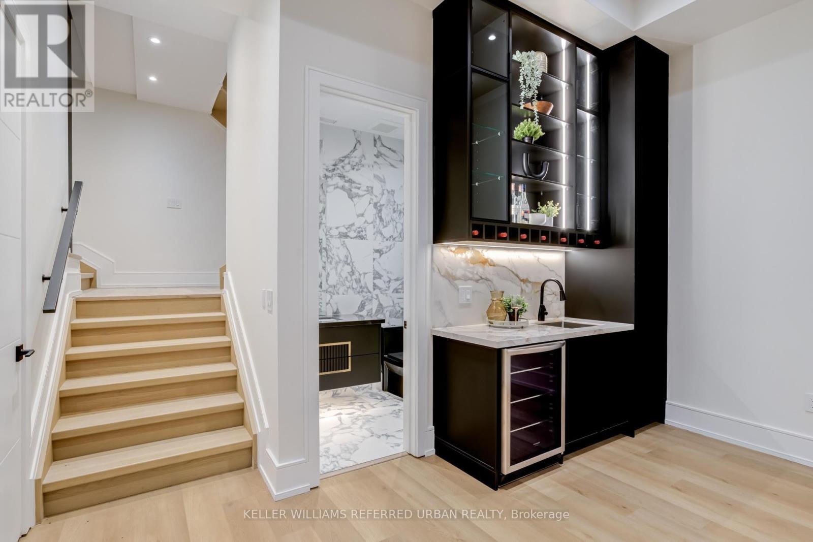 33 Twelfth Street, Toronto, ON - Indoor Photo Showing Other Room