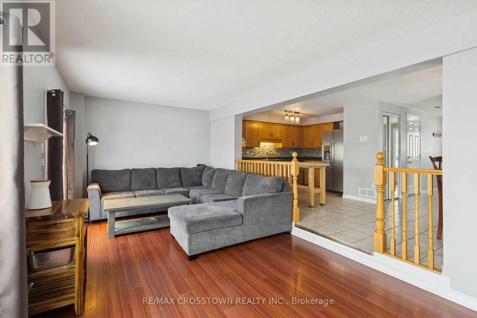 52 Gibb Street, Cambridge, ON - Indoor Photo Showing Living Room