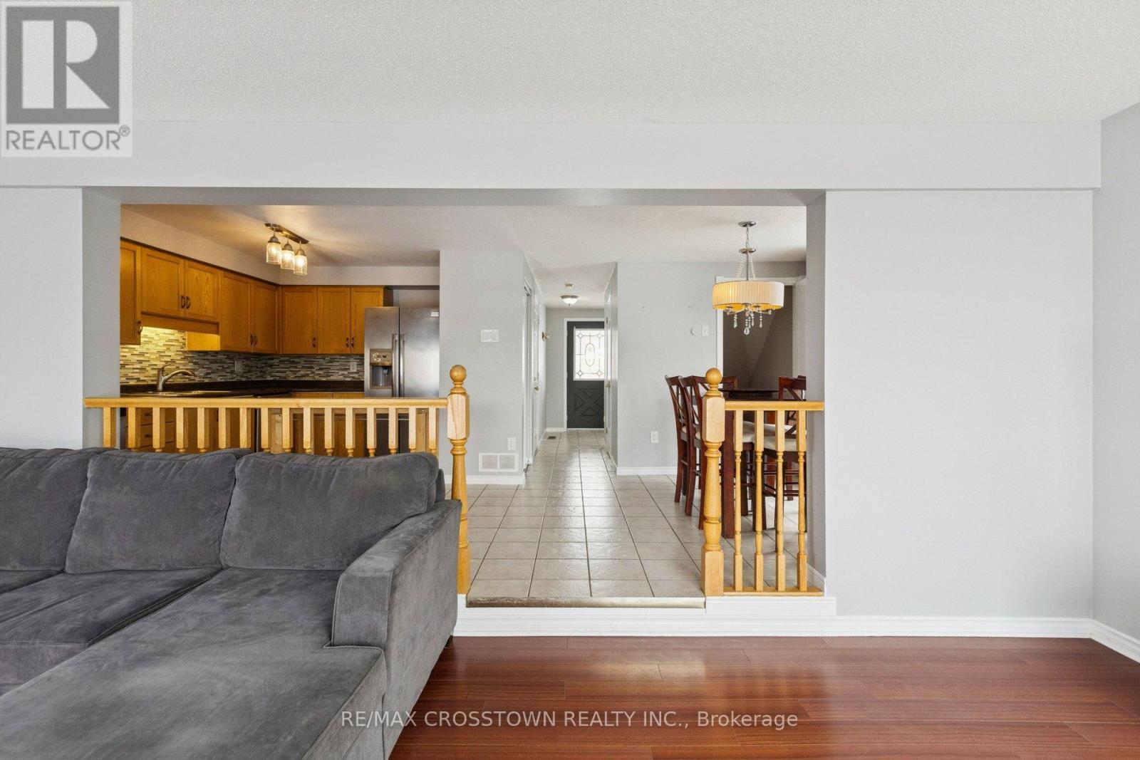 52 Gibb Street, Cambridge, ON - Indoor Photo Showing Living Room
