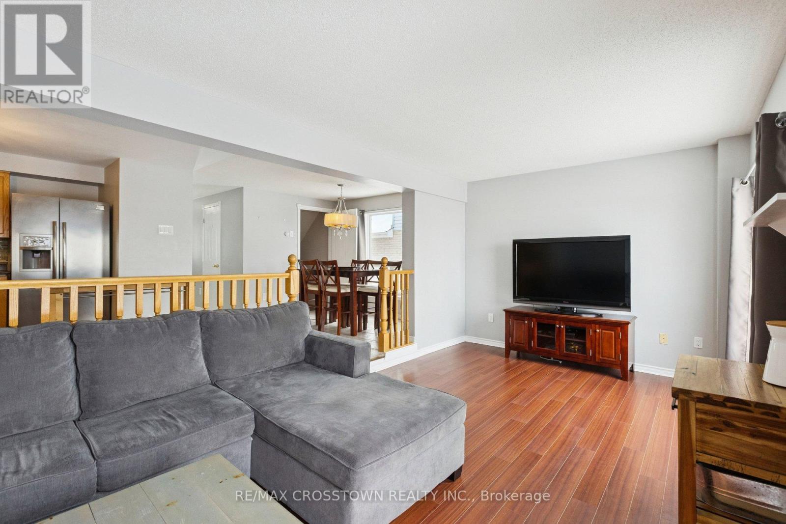 52 Gibb Street, Cambridge, ON - Indoor Photo Showing Living Room