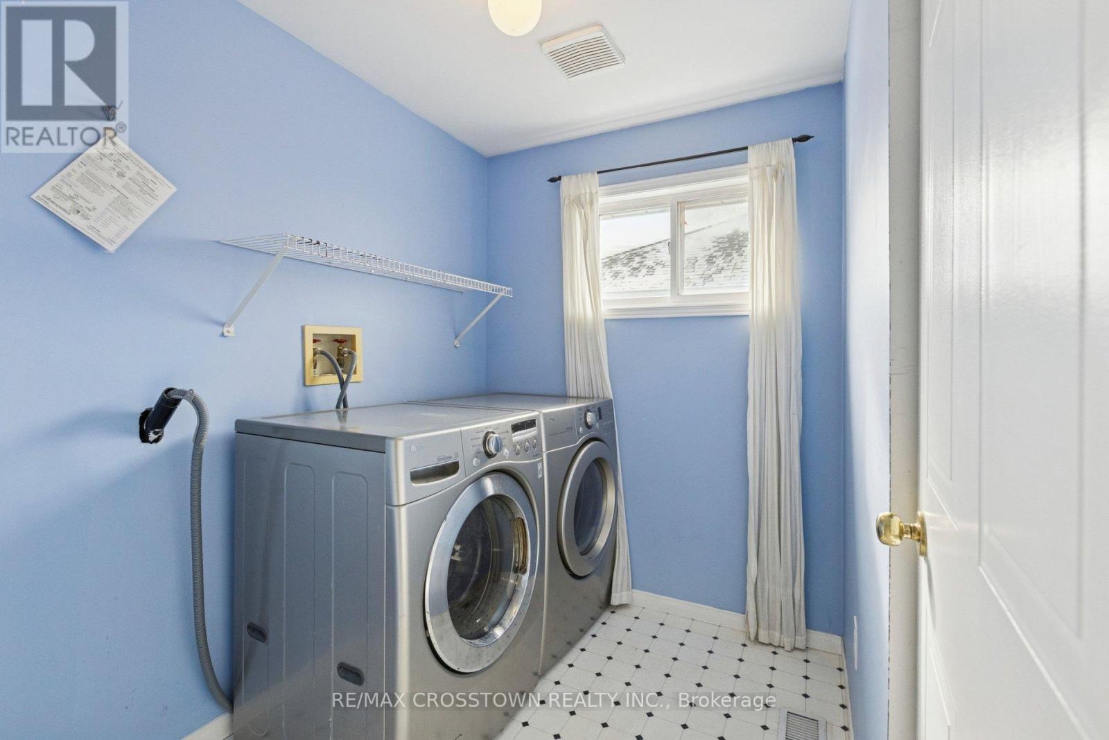52 Gibb Street, Cambridge, ON - Indoor Photo Showing Laundry Room