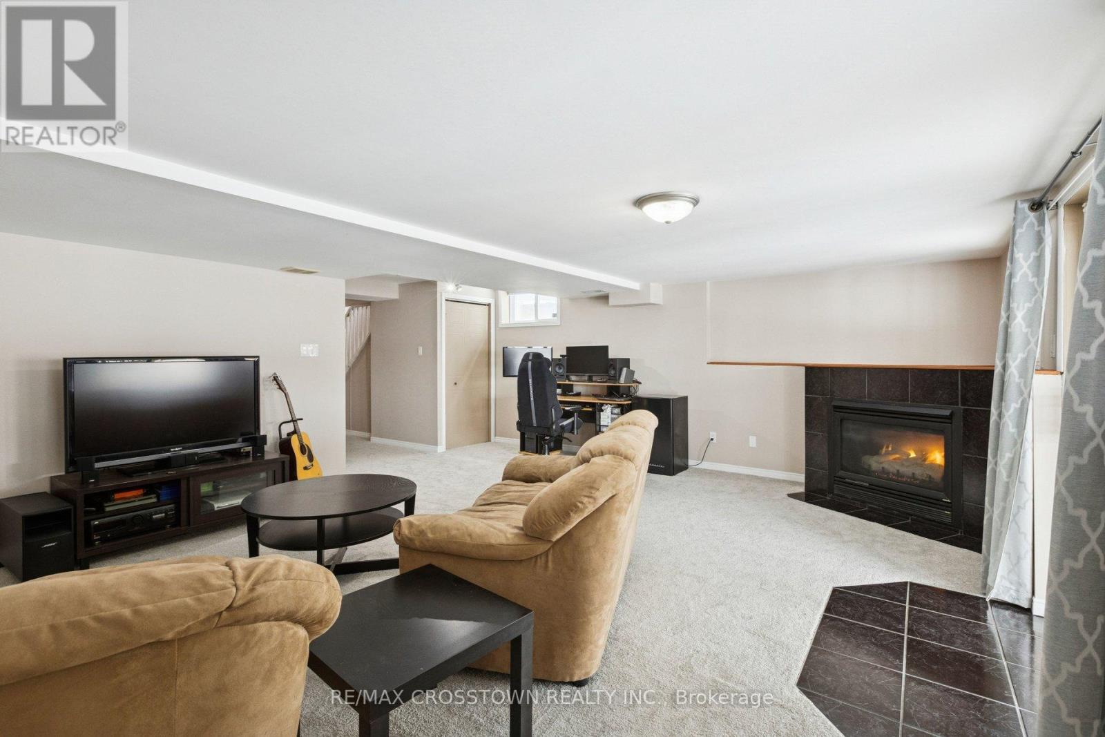 52 Gibb Street, Cambridge, ON - Indoor Photo Showing Living Room With Fireplace