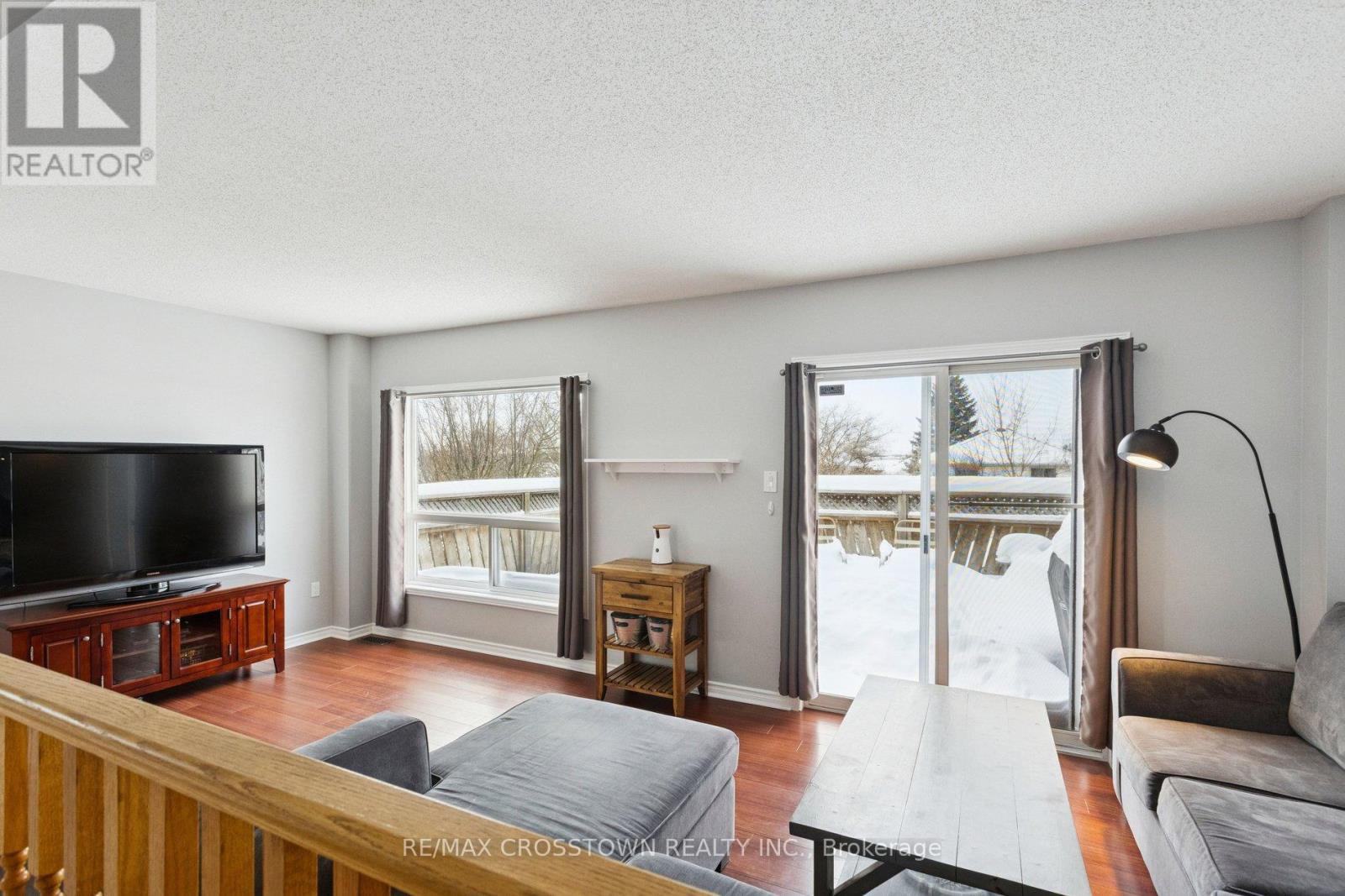 52 Gibb Street, Cambridge, ON - Indoor Photo Showing Living Room