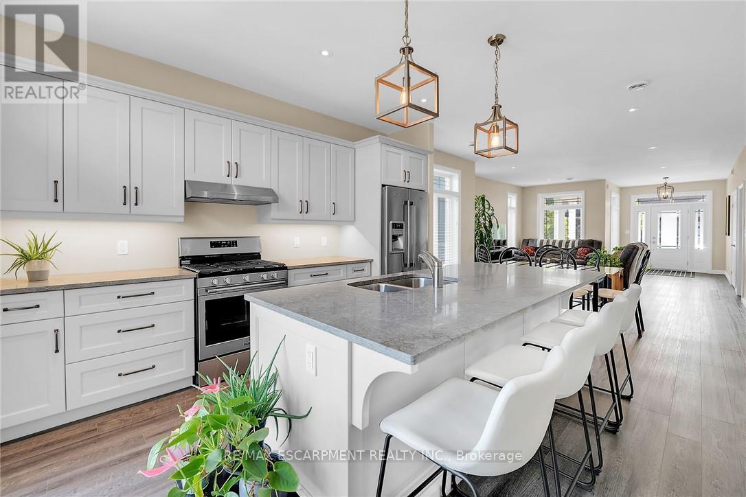 24 - 740 Main Street E, Haldimand, ON - Indoor Photo Showing Kitchen With Double Sink