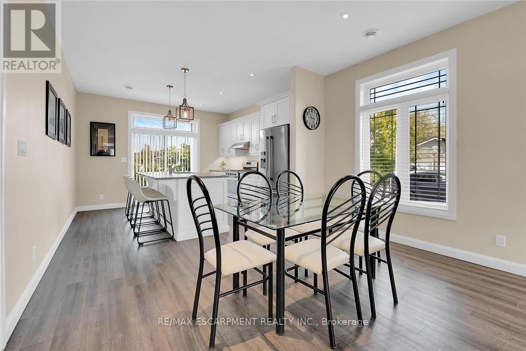 24 - 740 Main Street E, Haldimand, ON - Indoor Photo Showing Dining Room
