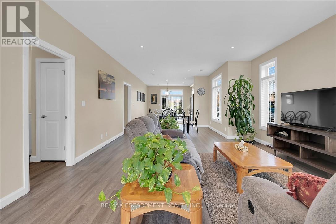 24 - 740 Main Street E, Haldimand, ON - Indoor Photo Showing Living Room
