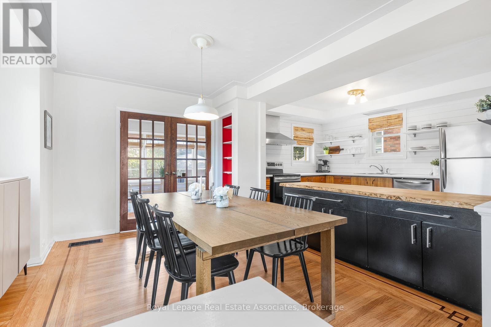 263 Houghton Avenue S, Hamilton, ON - Indoor Photo Showing Dining Room