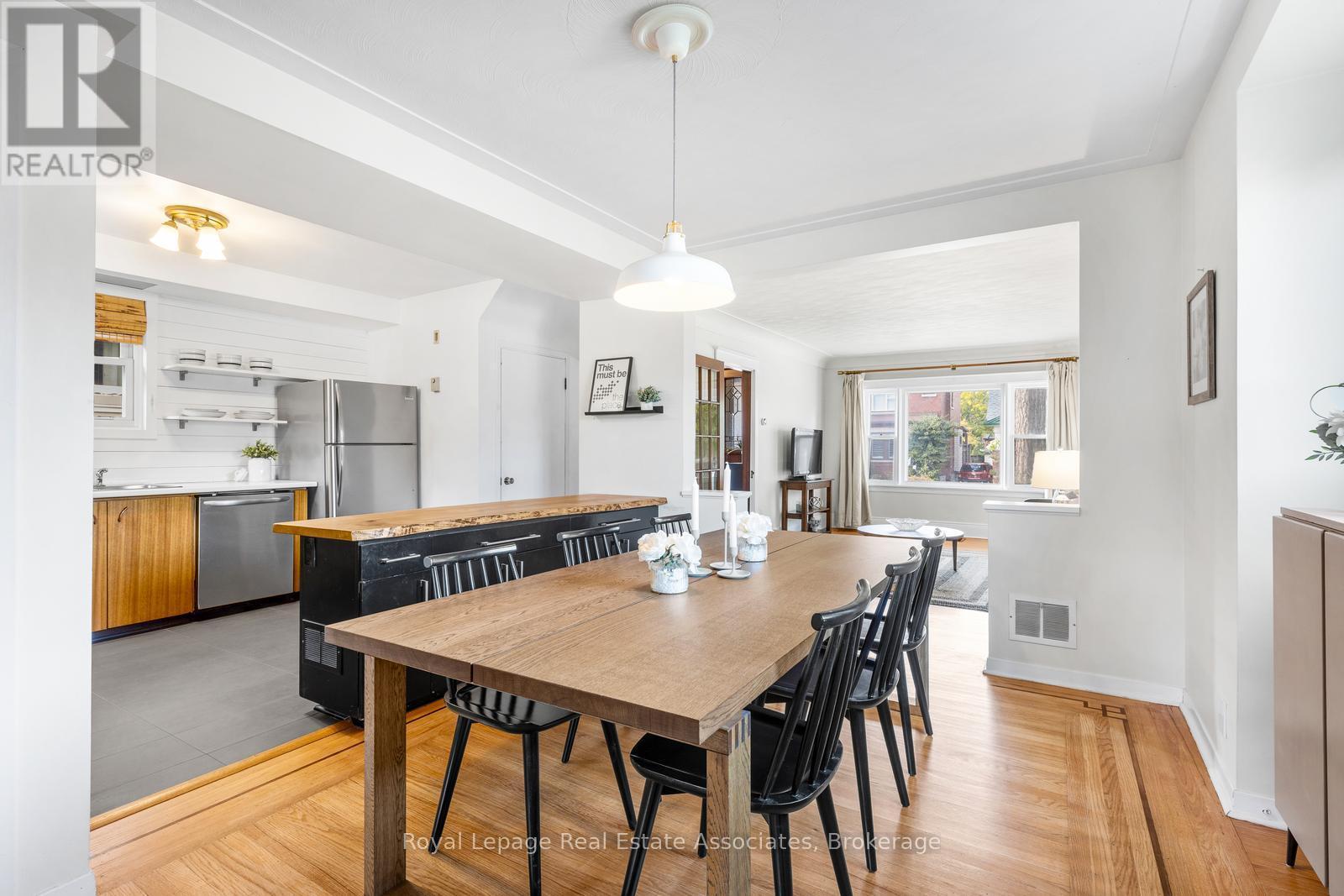 263 Houghton Avenue S, Hamilton, ON - Indoor Photo Showing Dining Room
