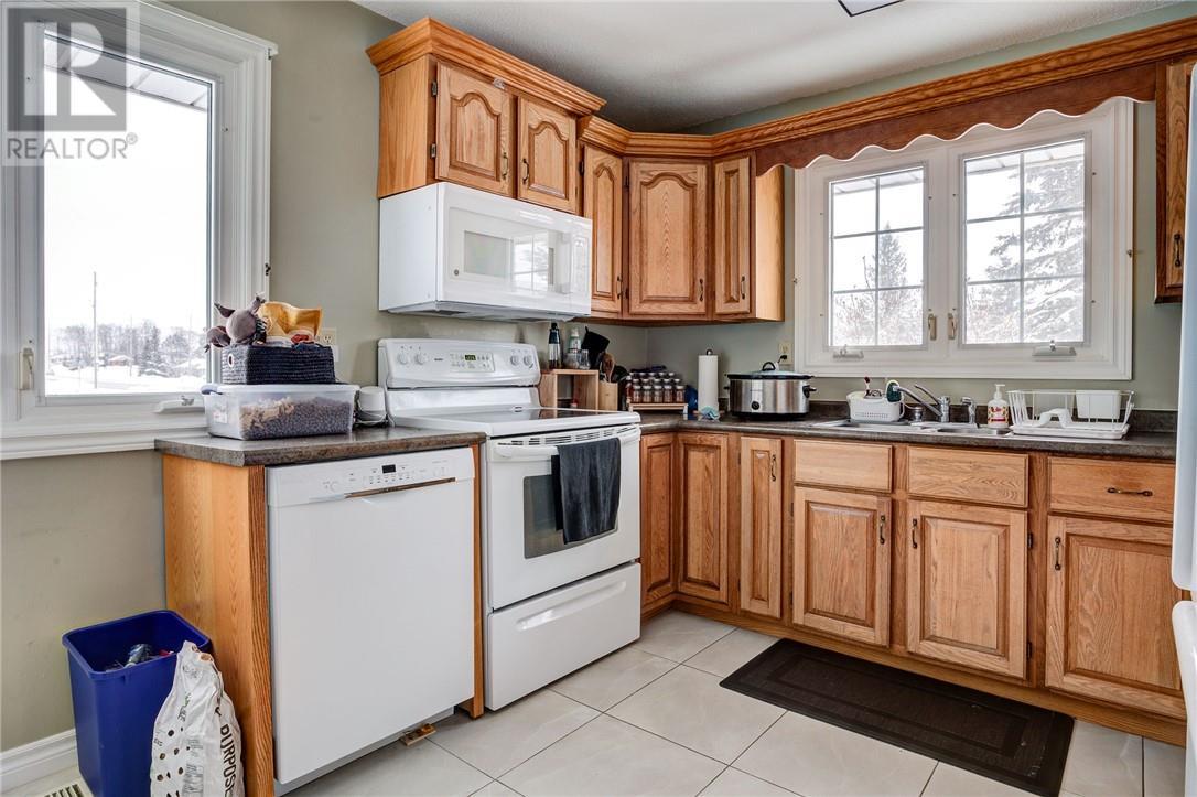 5780 Hwy 69 North, Hanmer, ON - Indoor Photo Showing Kitchen With Double Sink