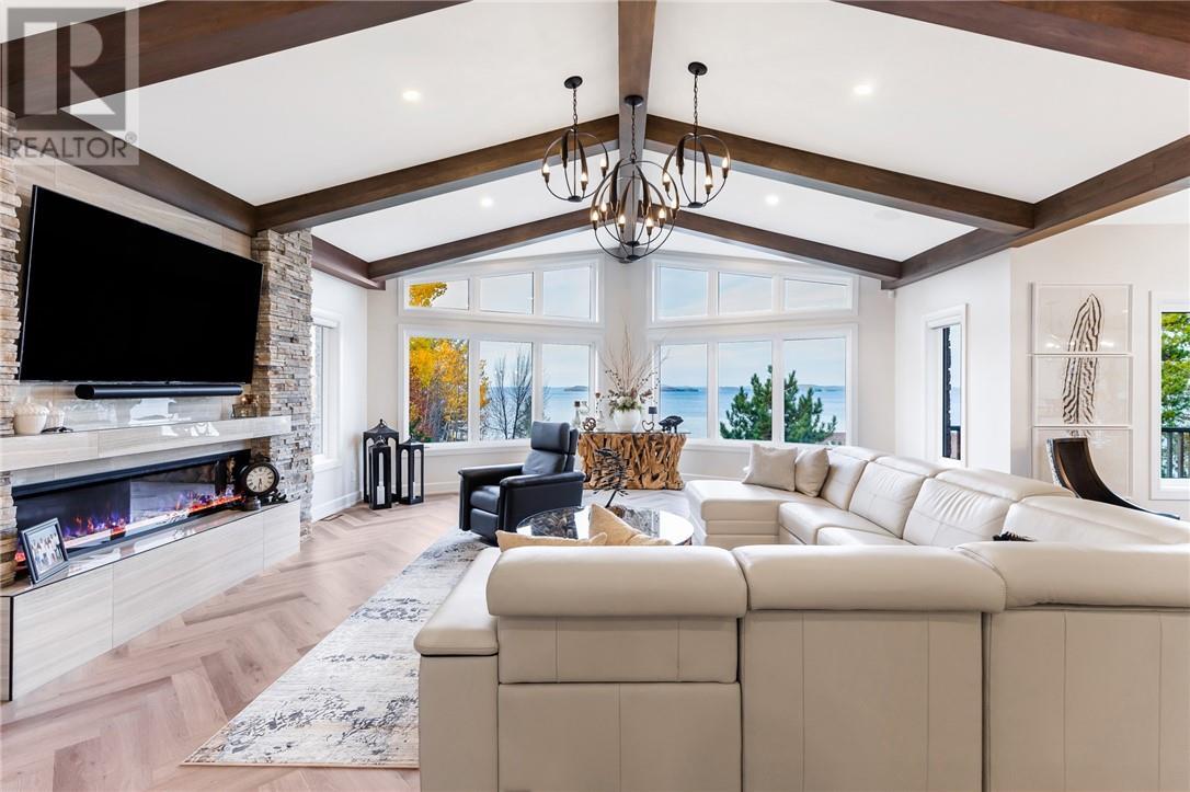 20 Breezehill Road, Skead, ON - Indoor Photo Showing Living Room